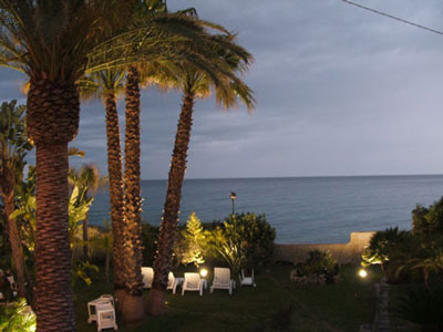 B&B, bed and breakfast, hotel con splendida terrazza sul mare alla montalbano,ad Avola vicino siracusa - vacanza in sicilia- noto � vicino