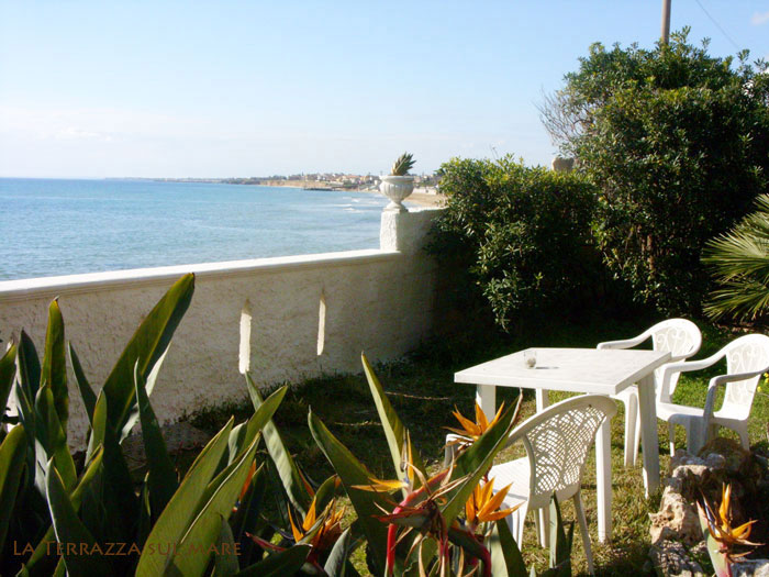 B&B Avola Bed and Breakfast sul mare Siracusa camere con confort di un Hotel si trova a Siracusa
