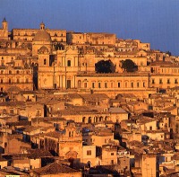 Panorama del centro di Noto al tramonto