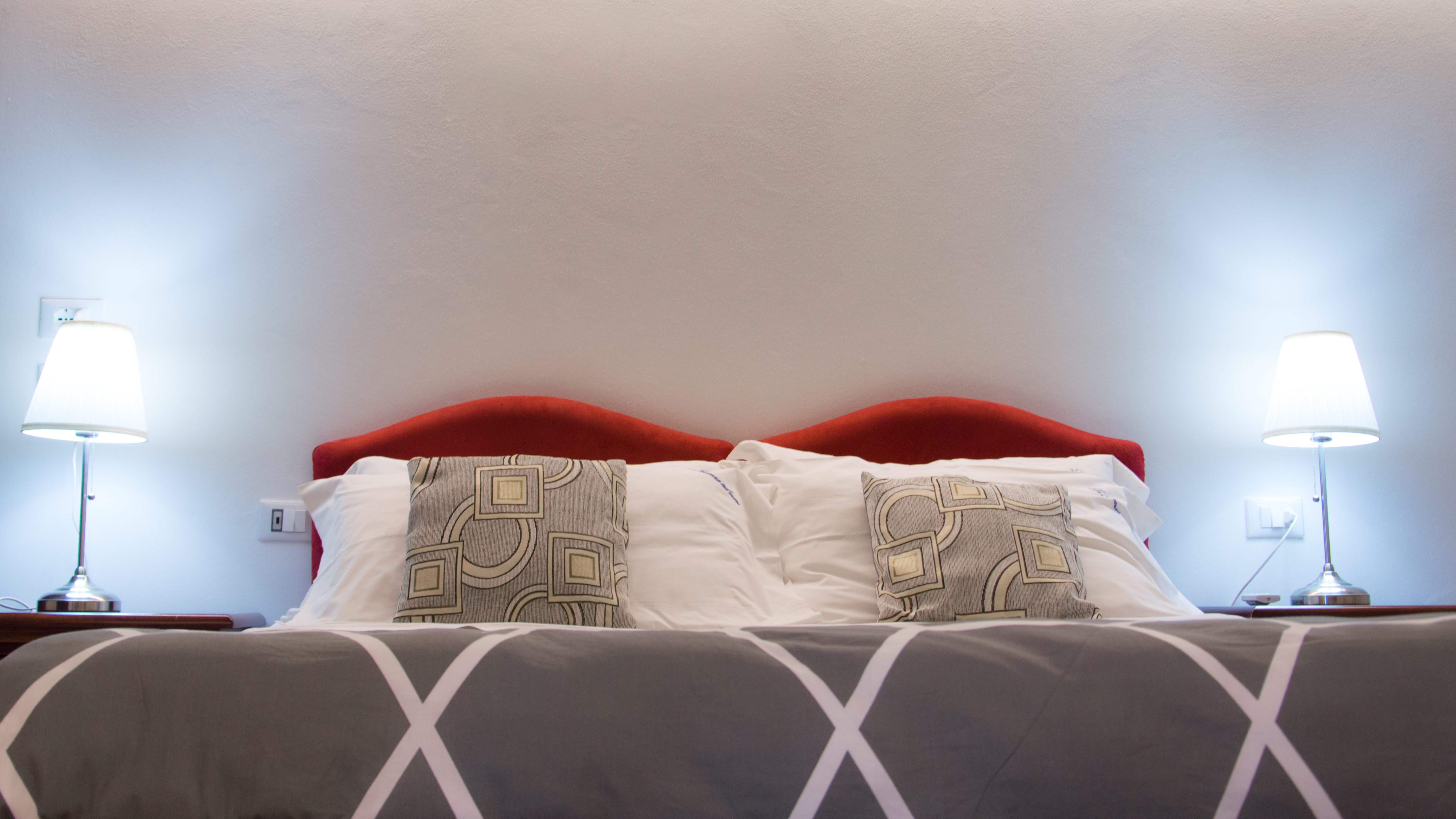 Camere climatizzate con bagno privato, minibar e cassaforte
